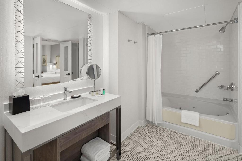 Sheraton Duluth Hotel image 23